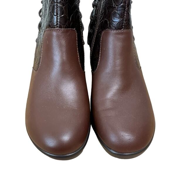 Alegria Stevee Cute Stuff Cocoa Leather Bootie Eur 38 US 8/8.5 Embossed Floral - Picture 4 of 11